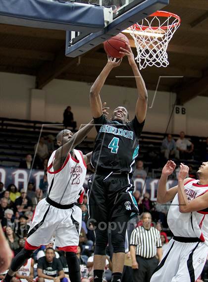 Thumbnail 2 in Salesian vs. Sheldon (CIF NorCal Regional Open Division Semifinal) photogallery.