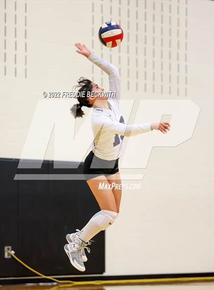 Thumbnail 1 in Whitesboro vs. Farmersville (Denison Invitational Showcase) photogallery.
