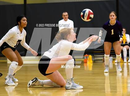Thumbnail 3 in Whitesboro vs. Farmersville (Denison Invitational Showcase) photogallery.