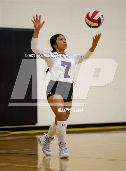 Thumbnail 1 in Whitesboro vs. Farmersville (Denison Invitational Showcase) photogallery.