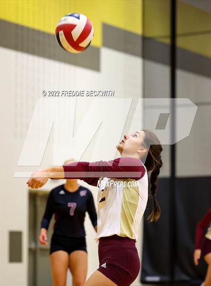 Thumbnail 2 in Whitesboro vs. Farmersville (Denison Invitational Showcase) photogallery.