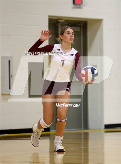 Thumbnail 1 in Whitesboro vs. Farmersville (Denison Invitational Showcase) photogallery.