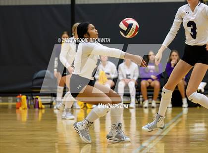 Thumbnail 1 in Whitesboro vs. Farmersville (Denison Invitational Showcase) photogallery.