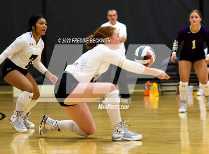 Thumbnail 1 in Whitesboro vs. Farmersville (Denison Invitational Showcase) photogallery.