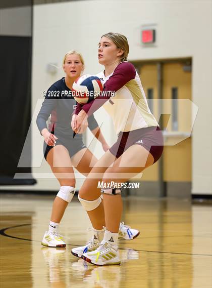 Thumbnail 1 in Whitesboro vs. Farmersville (Denison Invitational Showcase) photogallery.