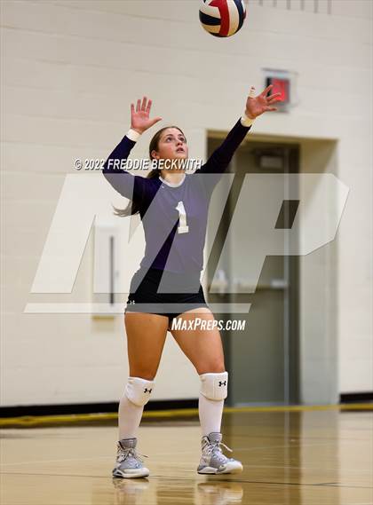 Thumbnail 1 in Whitesboro vs. Farmersville (Denison Invitational Showcase) photogallery.