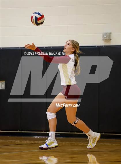 Thumbnail 3 in Whitesboro vs. Farmersville (Denison Invitational Showcase) photogallery.