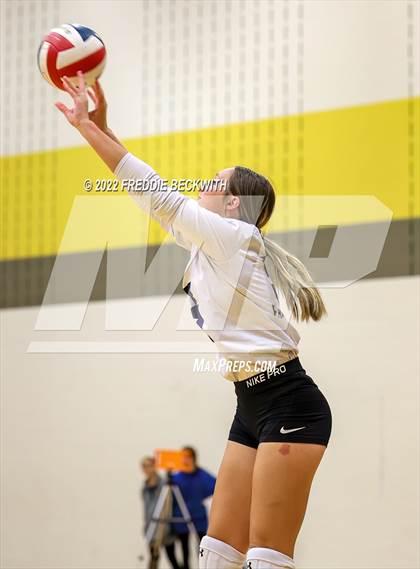 Thumbnail 1 in Whitesboro vs. Farmersville (Denison Invitational Showcase) photogallery.