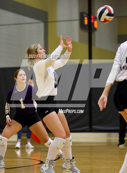 Thumbnail 1 in Whitesboro vs. Farmersville (Denison Invitational Showcase) photogallery.