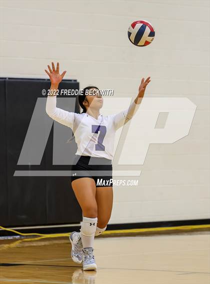 Thumbnail 2 in Whitesboro vs. Farmersville (Denison Invitational Showcase) photogallery.