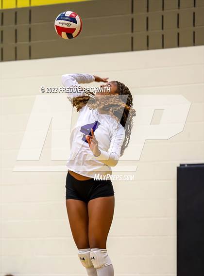 Thumbnail 2 in Whitesboro vs. Farmersville (Denison Invitational Showcase) photogallery.