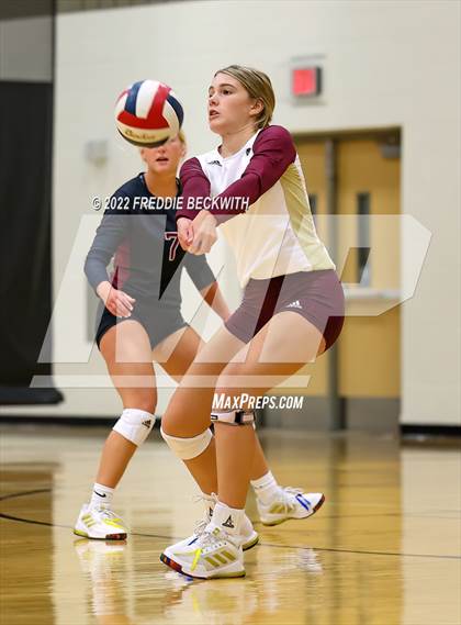 Thumbnail 2 in Whitesboro vs. Farmersville (Denison Invitational Showcase) photogallery.