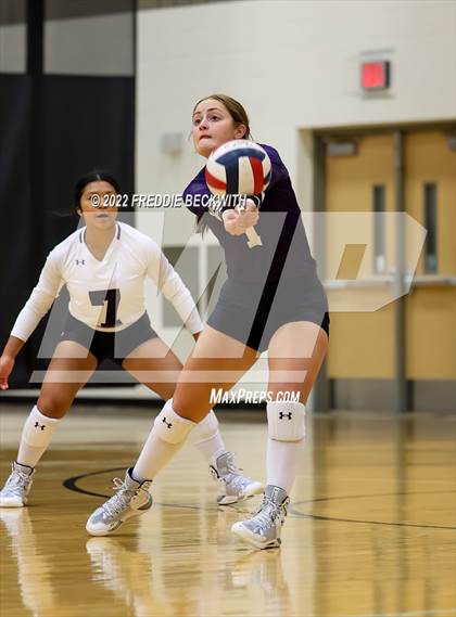 Thumbnail 2 in Whitesboro vs. Farmersville (Denison Invitational Showcase) photogallery.