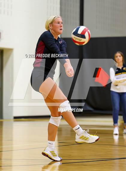 Thumbnail 1 in Whitesboro vs. Farmersville (Denison Invitational Showcase) photogallery.