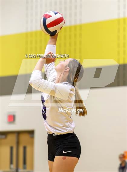 Thumbnail 1 in Whitesboro vs. Farmersville (Denison Invitational Showcase) photogallery.