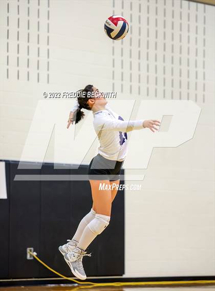 Thumbnail 2 in Whitesboro vs. Farmersville (Denison Invitational Showcase) photogallery.