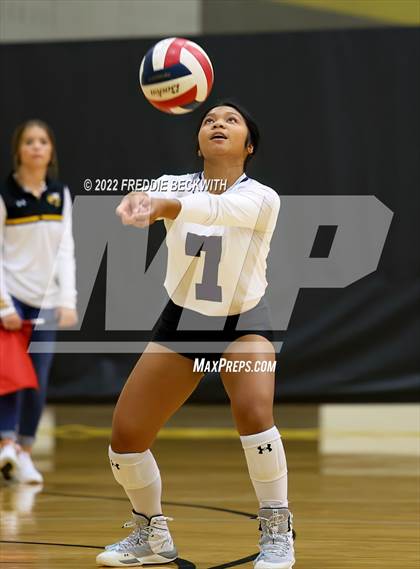 Thumbnail 3 in Whitesboro vs. Farmersville (Denison Invitational Showcase) photogallery.