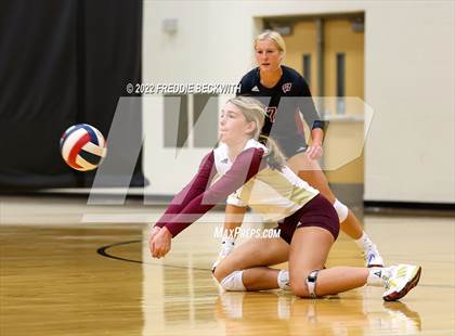 Thumbnail 1 in Whitesboro vs. Farmersville (Denison Invitational Showcase) photogallery.