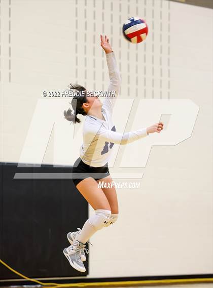 Thumbnail 2 in Whitesboro vs. Farmersville (Denison Invitational Showcase) photogallery.