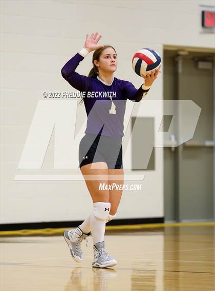 Thumbnail 1 in Whitesboro vs. Farmersville (Denison Invitational Showcase) photogallery.
