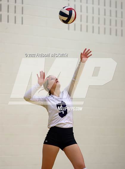 Thumbnail 1 in Whitesboro vs. Farmersville (Denison Invitational Showcase) photogallery.