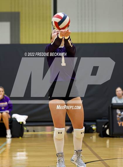 Thumbnail 2 in Whitesboro vs. Farmersville (Denison Invitational Showcase) photogallery.
