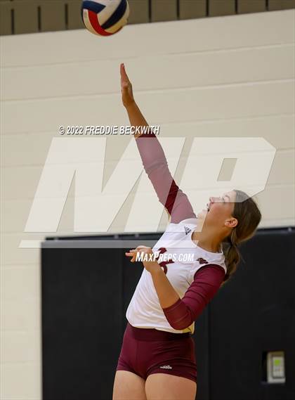 Thumbnail 2 in Whitesboro vs. Farmersville (Denison Invitational Showcase) photogallery.