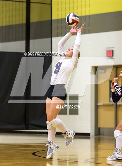 Thumbnail 2 in Whitesboro vs. Farmersville (Denison Invitational Showcase) photogallery.