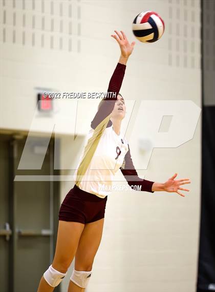 Thumbnail 1 in Whitesboro vs. Farmersville (Denison Invitational Showcase) photogallery.