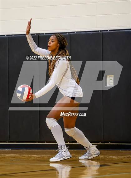 Thumbnail 1 in Whitesboro vs. Farmersville (Denison Invitational Showcase) photogallery.