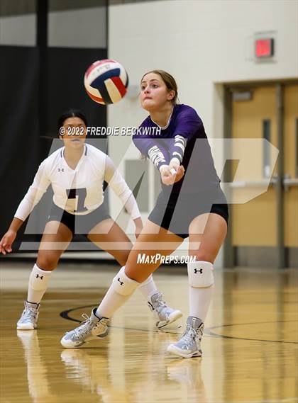 Thumbnail 1 in Whitesboro vs. Farmersville (Denison Invitational Showcase) photogallery.