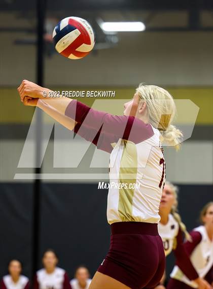 Thumbnail 1 in Whitesboro vs. Farmersville (Denison Invitational Showcase) photogallery.