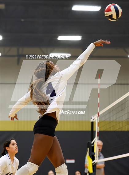 Thumbnail 1 in Whitesboro vs. Farmersville (Denison Invitational Showcase) photogallery.