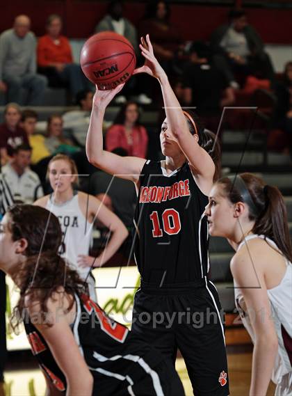 Thumbnail 1 in Pigeon Forge @ Alcoa (TSSAA 2-AA Regional Playoff) photogallery.