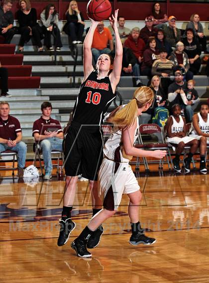Thumbnail 1 in Pigeon Forge @ Alcoa (TSSAA 2-AA Regional Playoff) photogallery.