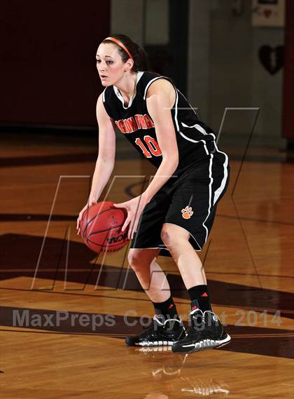 Thumbnail 3 in Pigeon Forge @ Alcoa (TSSAA 2-AA Regional Playoff) photogallery.