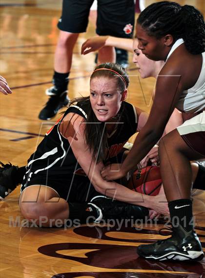 Thumbnail 1 in Pigeon Forge @ Alcoa (TSSAA 2-AA Regional Playoff) photogallery.