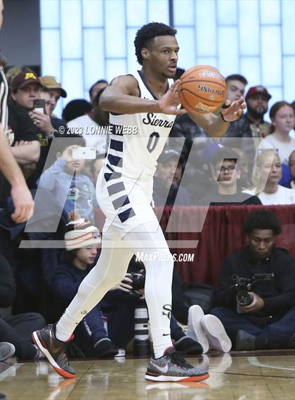 Thumbnail 2 in Christopher Columbus vs Sierra Canyon (Spalding Hoophall Classic) photogallery.