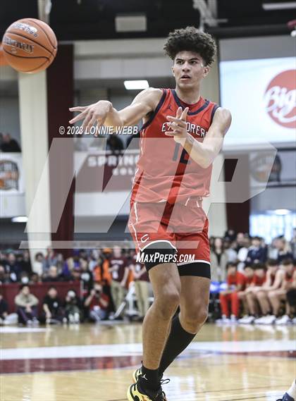 Thumbnail 2 in Christopher Columbus vs Sierra Canyon (Spalding Hoophall Classic) photogallery.