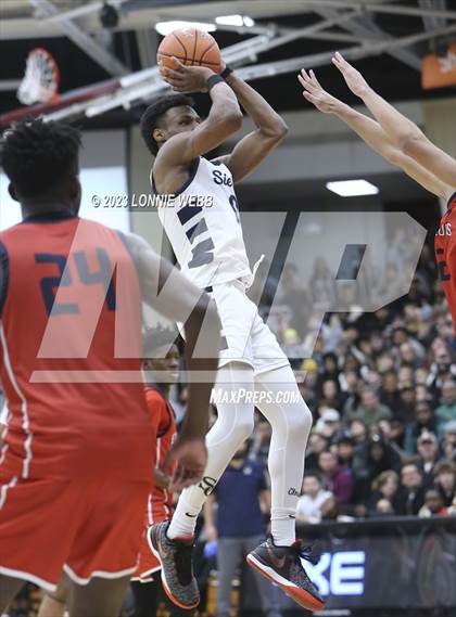 Thumbnail 1 in Christopher Columbus vs Sierra Canyon (Spalding Hoophall Classic) photogallery.