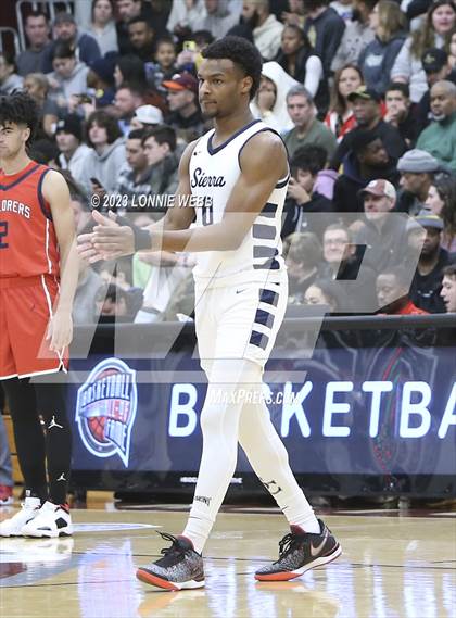 Thumbnail 2 in Christopher Columbus vs Sierra Canyon (Spalding Hoophall Classic) photogallery.