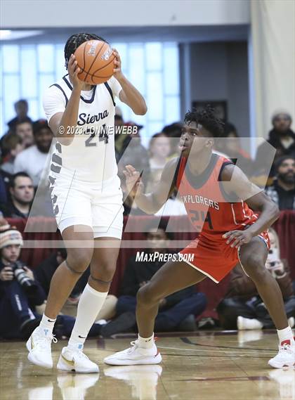 Thumbnail 1 in Christopher Columbus vs Sierra Canyon (Spalding Hoophall Classic) photogallery.