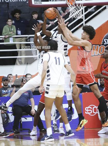 Thumbnail 3 in Christopher Columbus vs Sierra Canyon (Spalding Hoophall Classic) photogallery.