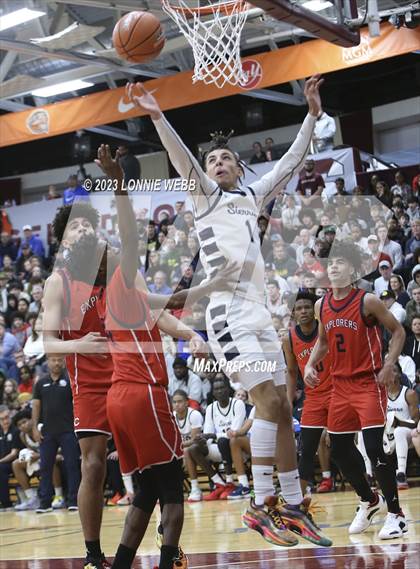 Thumbnail 1 in Christopher Columbus vs Sierra Canyon (Spalding Hoophall Classic) photogallery.