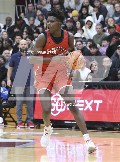 Thumbnail 2 in Christopher Columbus vs Sierra Canyon (Spalding Hoophall Classic) photogallery.