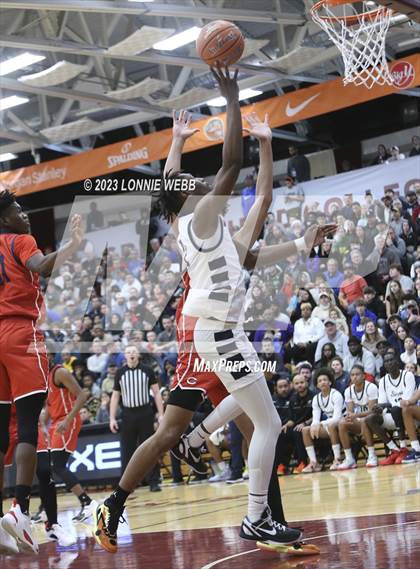 Thumbnail 3 in Christopher Columbus vs Sierra Canyon (Spalding Hoophall Classic) photogallery.