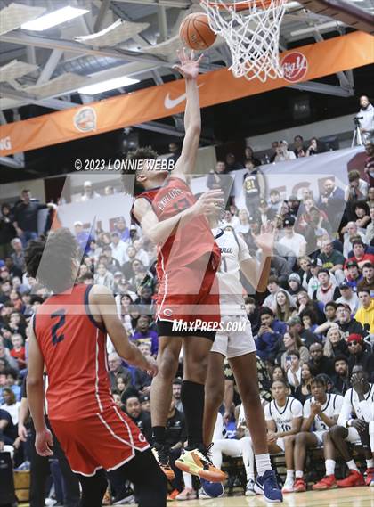 Thumbnail 3 in Christopher Columbus vs Sierra Canyon (Spalding Hoophall Classic) photogallery.