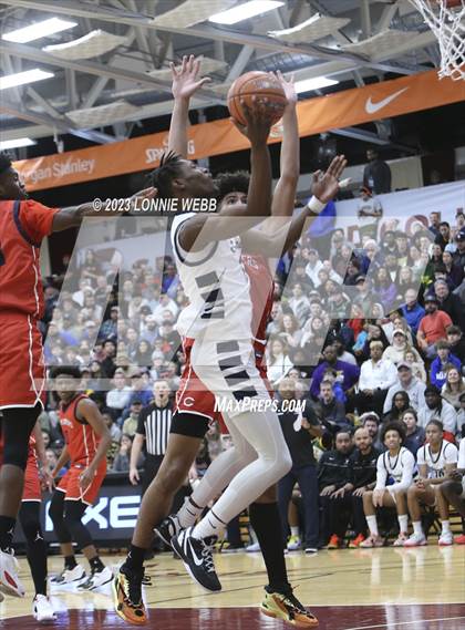 Thumbnail 2 in Christopher Columbus vs Sierra Canyon (Spalding Hoophall Classic) photogallery.