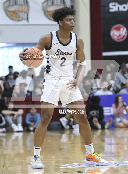 Thumbnail 2 in Christopher Columbus vs Sierra Canyon (Spalding Hoophall Classic) photogallery.