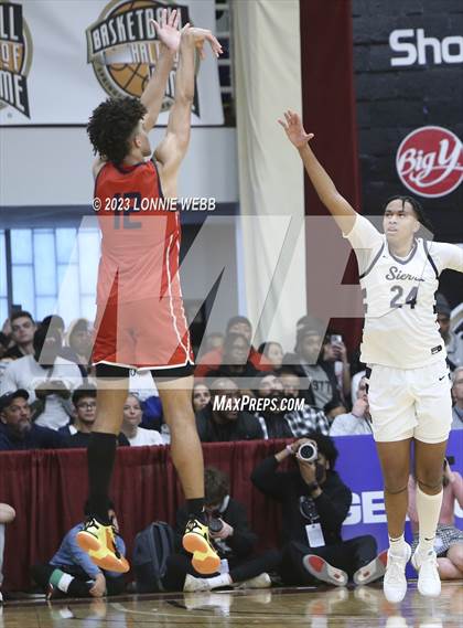Thumbnail 3 in Christopher Columbus vs Sierra Canyon (Spalding Hoophall Classic) photogallery.